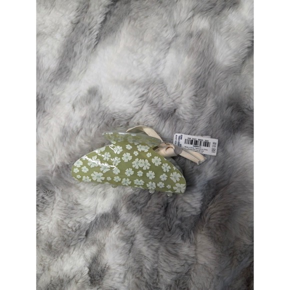 American Eagle Outfitters Accessories - American Eagle Floral Hair Claw Clip Sage Green White Daisy‎ Print NWT 39689310